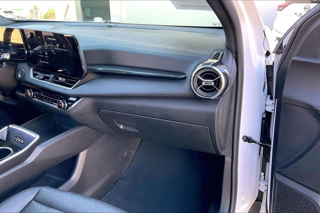 Used 2025 Chevrolet Equinox LT w/ Convenience Package II image 17