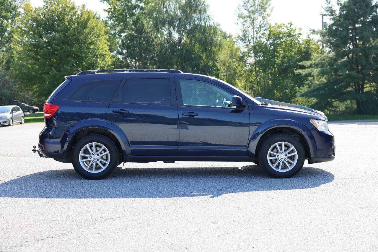 Used 2017 Dodge Journey SXT w/ Comfort/Convenience Group AWD/4WD image 4