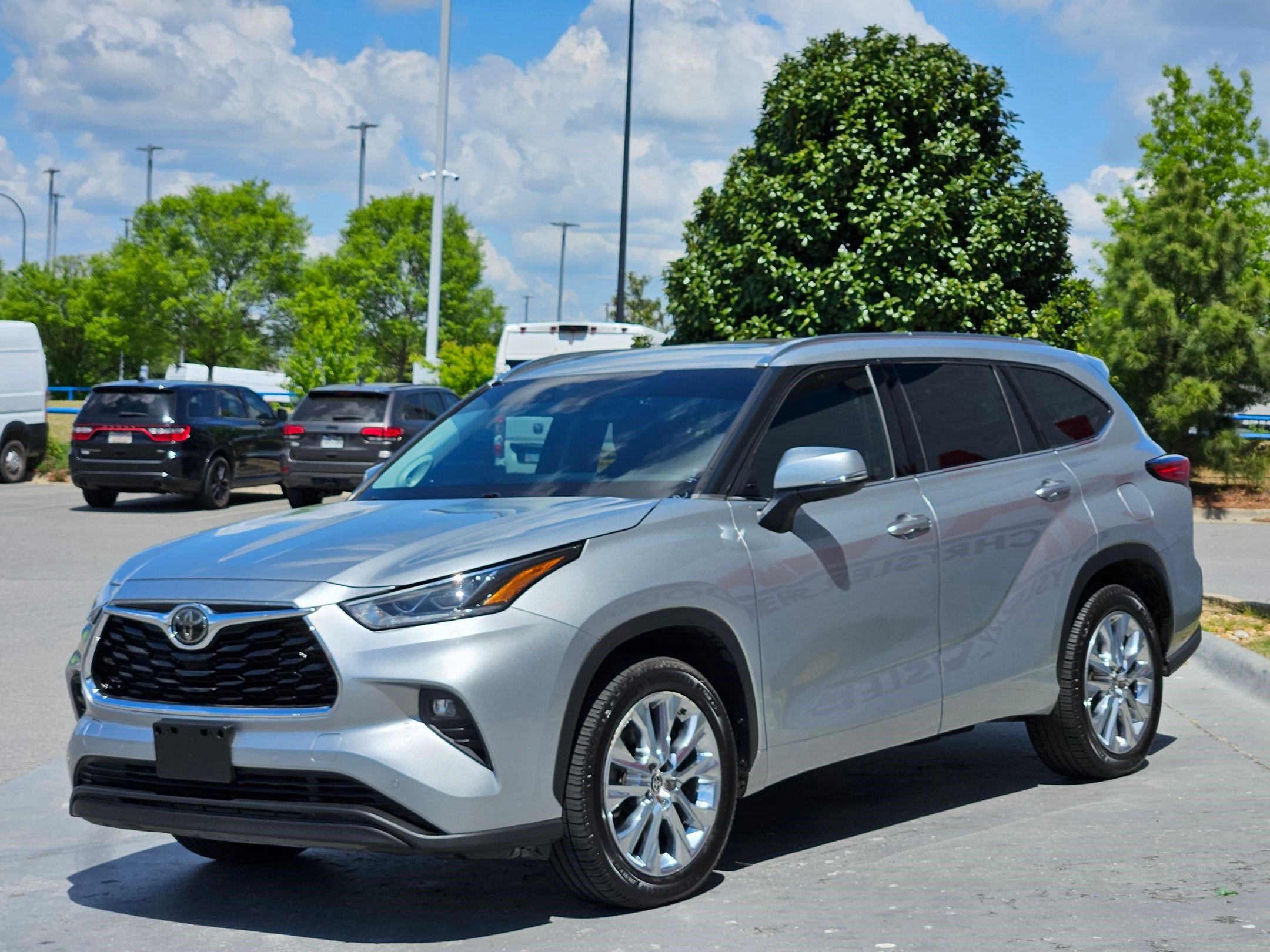 Used 2020 Toyota Highlander Limited image 3