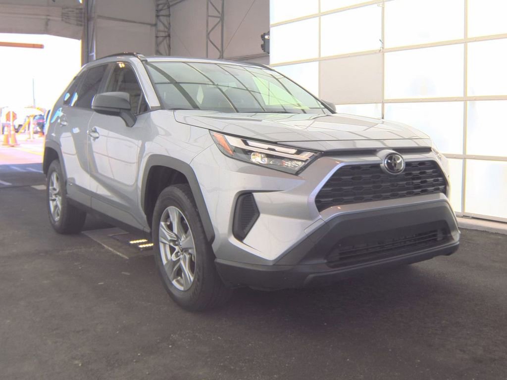 Used 2025 Toyota RAV4 LE AWD/4WD image 1