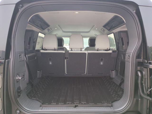 New 2026 Land Rover Defender 110 X-Dynamic SE AWD/4WD image 16