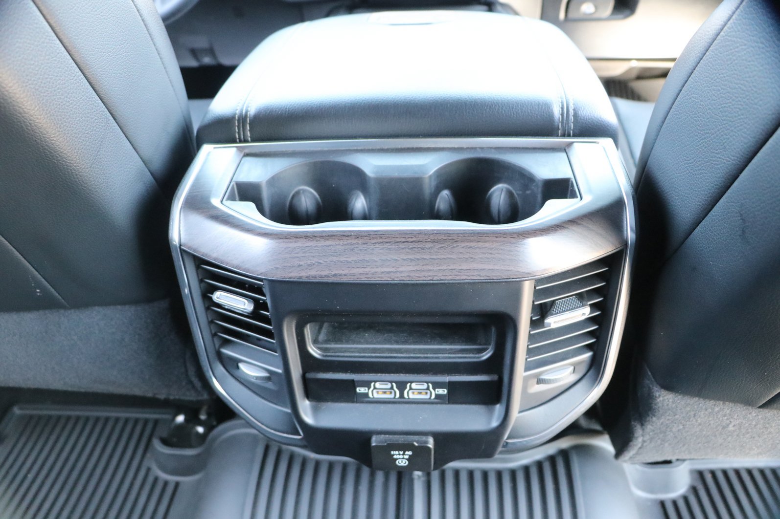 Used 2025 RAM 3500 Laramie AWD/4WD image 32
