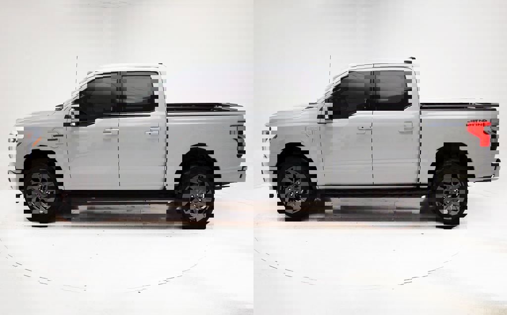 Used 2023 Ford F150 Lightning Lariat w/ Max Trailer Tow Package image 6