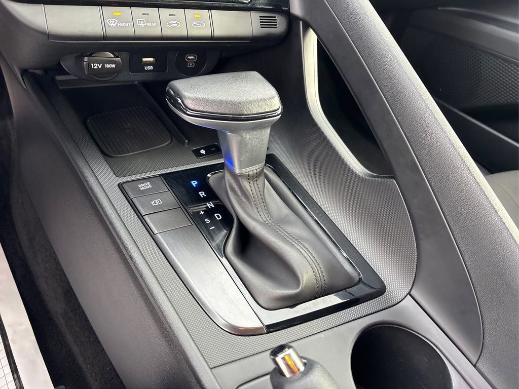 Used 2025 Hyundai Elantra Sport image 30