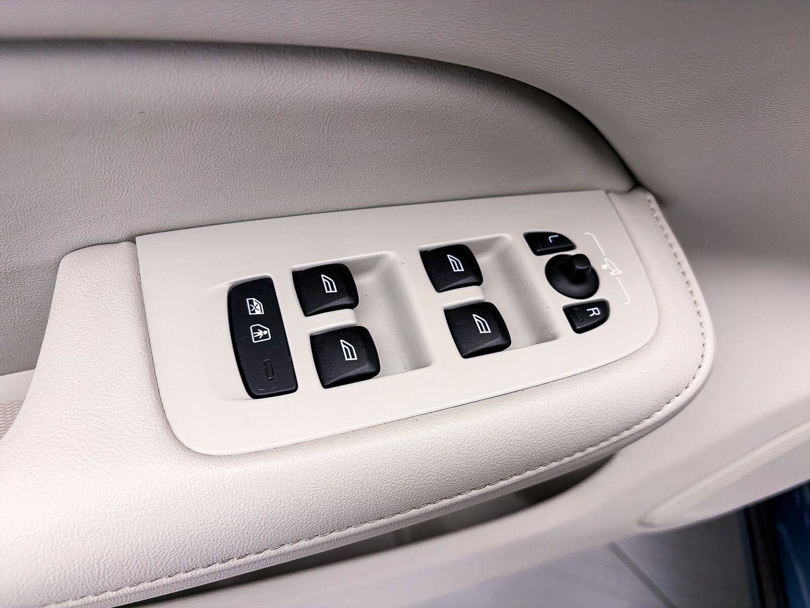 Used 2024 Volvo S60 B5 Plus FWD image 19