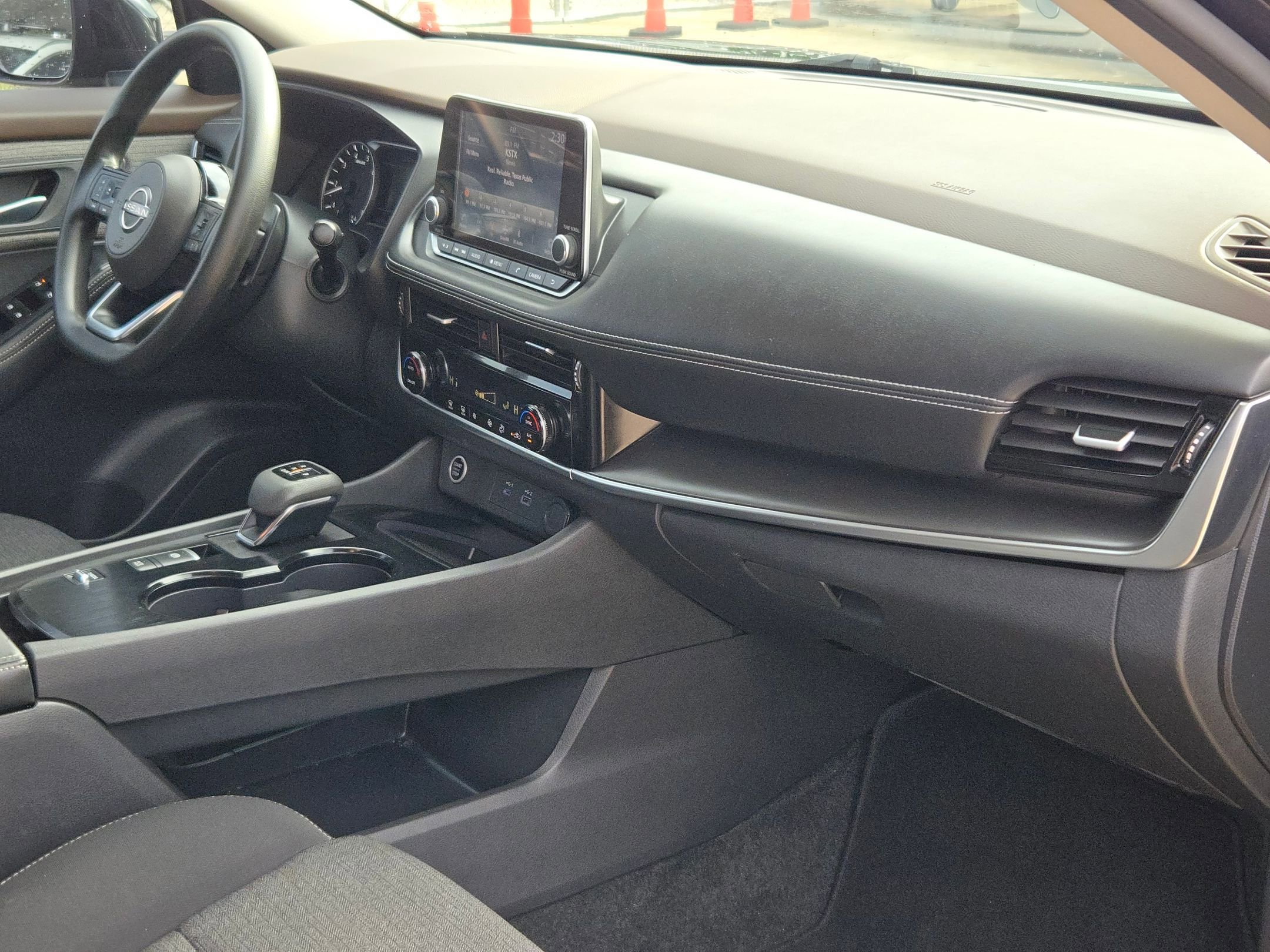 Used 2022 Nissan Rogue SV image 28