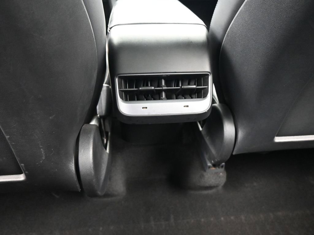 Used 2021 Tesla Model Y Long Range image 35