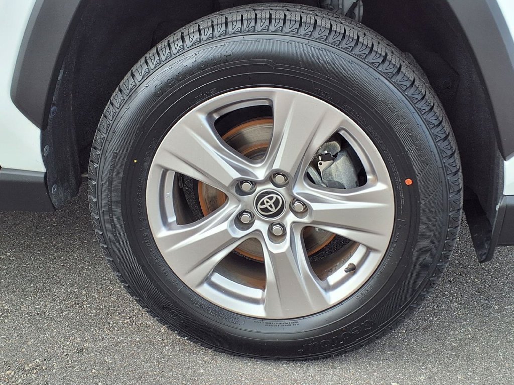 Used 2022 Toyota RAV4 XLE FWD image 11