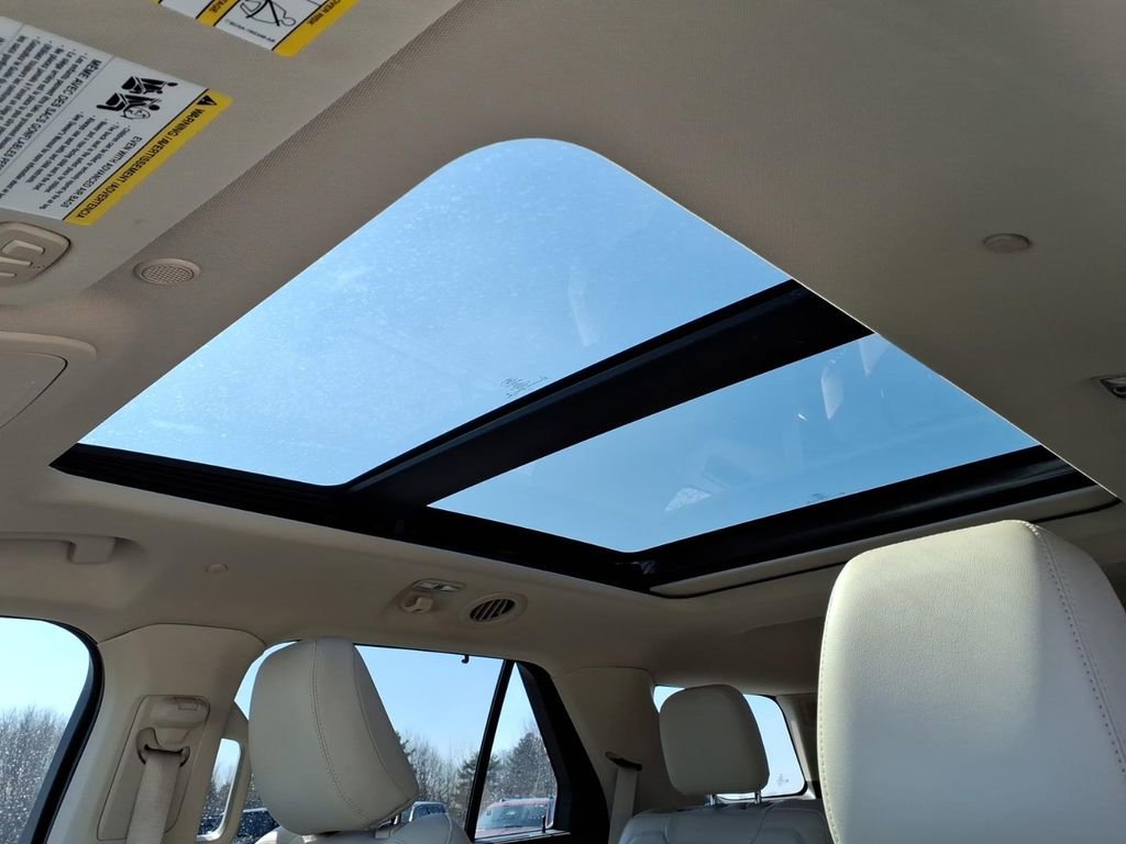 Used 2022 Ford Explorer Platinum w/ Premium Technology Package image 27