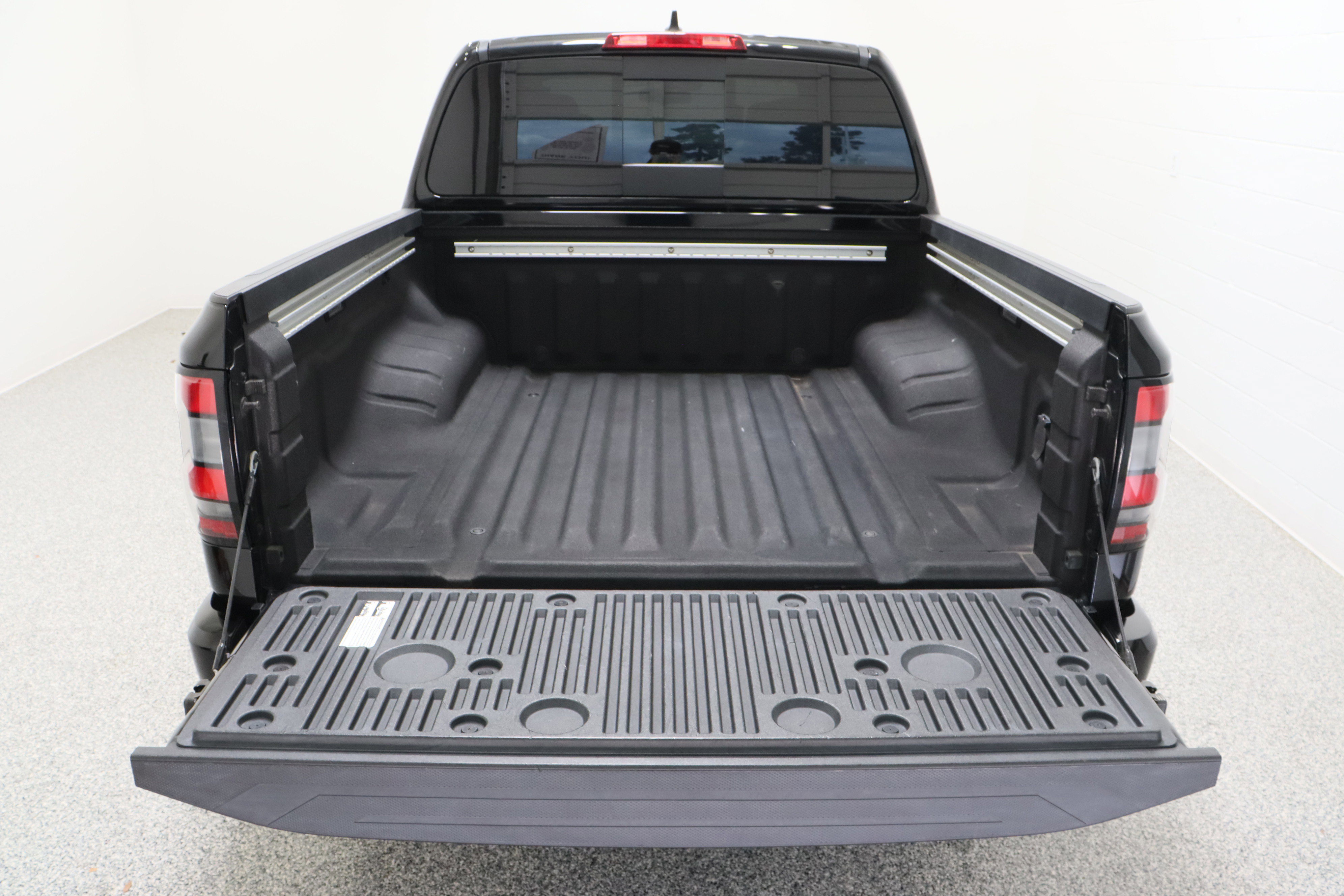 Used 2023 Nissan Frontier Pro-X w/ Pro Convenience Package RWD image 33
