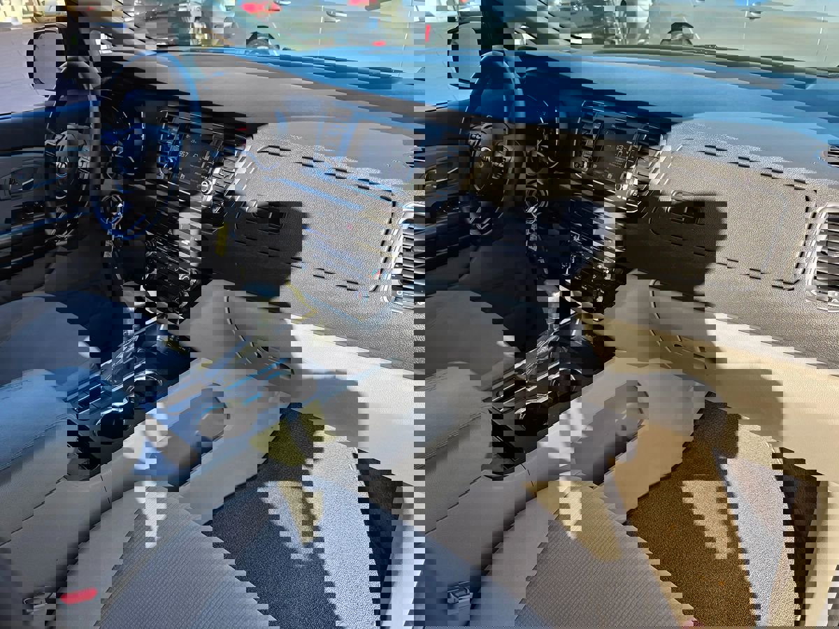 Used 2019 Kia Sedona LX image 15