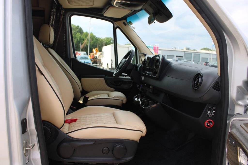 Used 2021 Mercedes-Benz Sprinter 3500 image 22