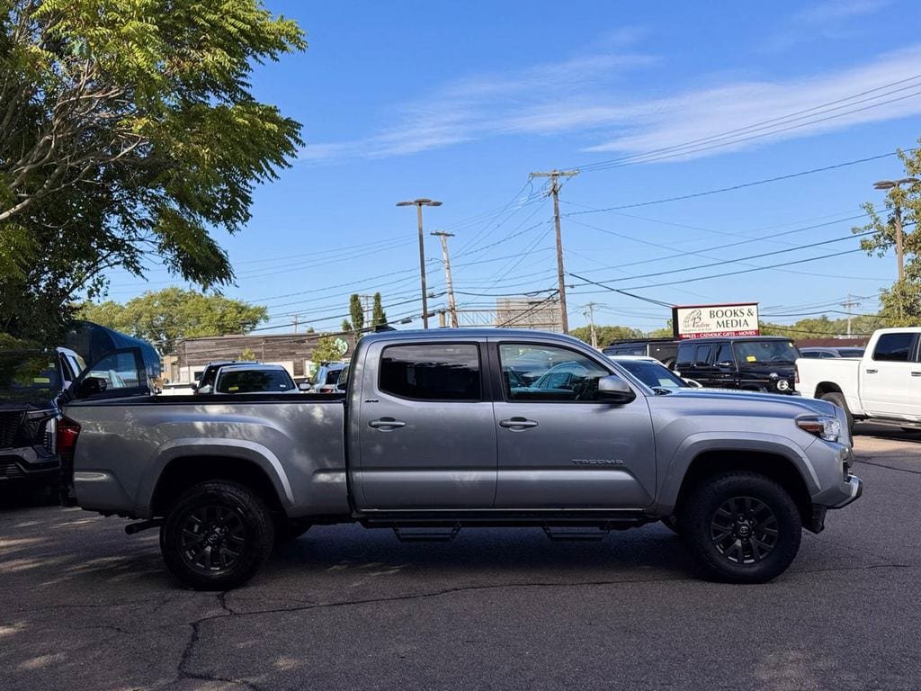 Used 2023 Toyota Tacoma SR5 AWD/4WD image 4