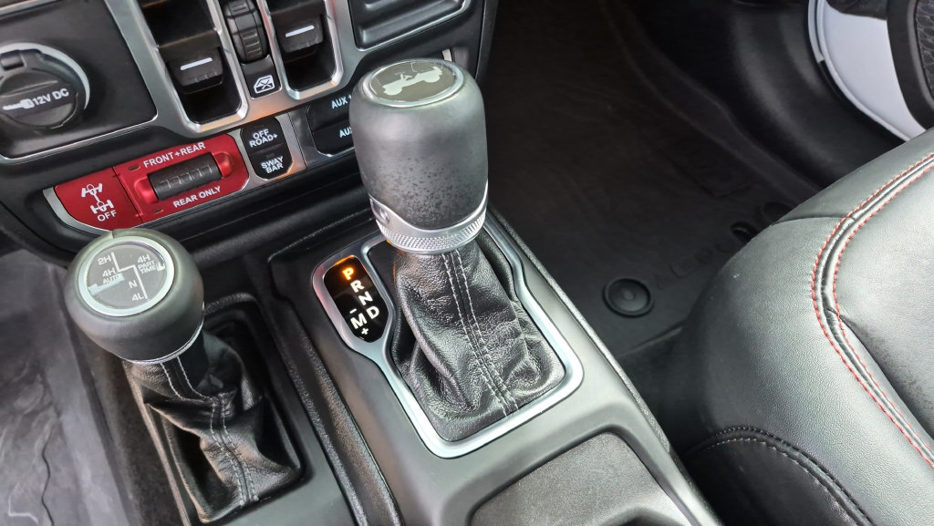 Used 2025 Jeep Wrangler Unlimited Rubicon AWD/4WD image 19