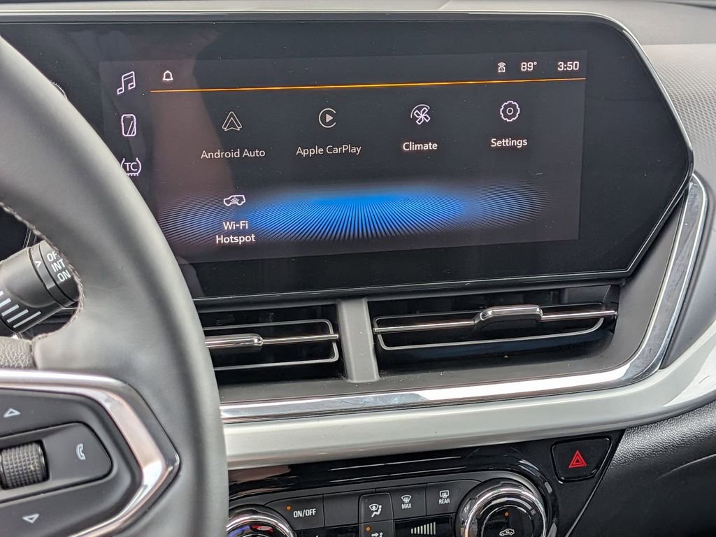 Used 2025 Chevrolet Trax LT w/ LT Convenience Package image 17