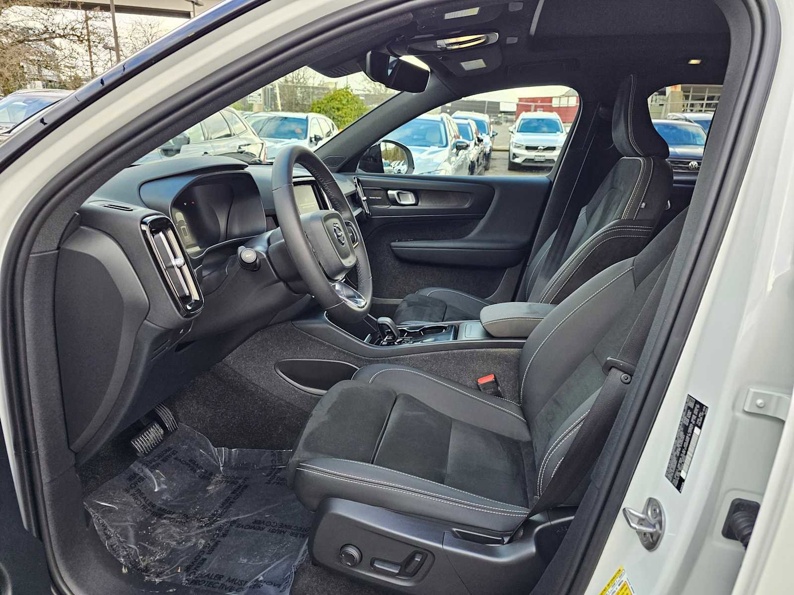 Used 2024 Volvo XC40 Recharge Ultimate w/ Protection Package Premier image 25