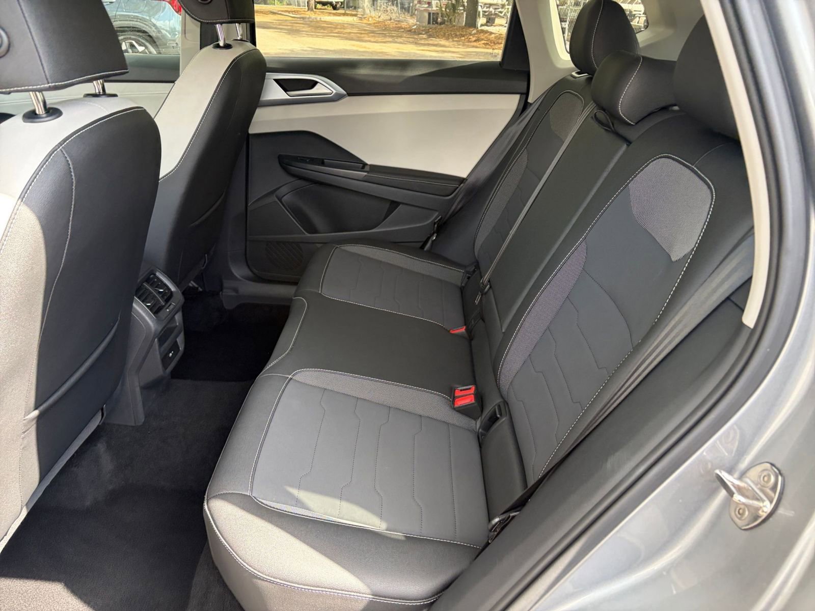 Used 2025 Volkswagen Taos SE image 36