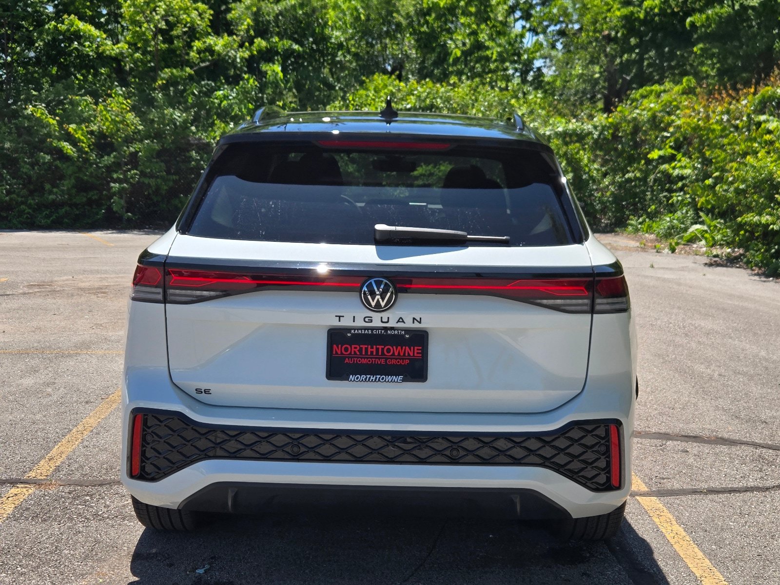 New 2026 Volkswagen Tiguan SE R-Line FWD image 4