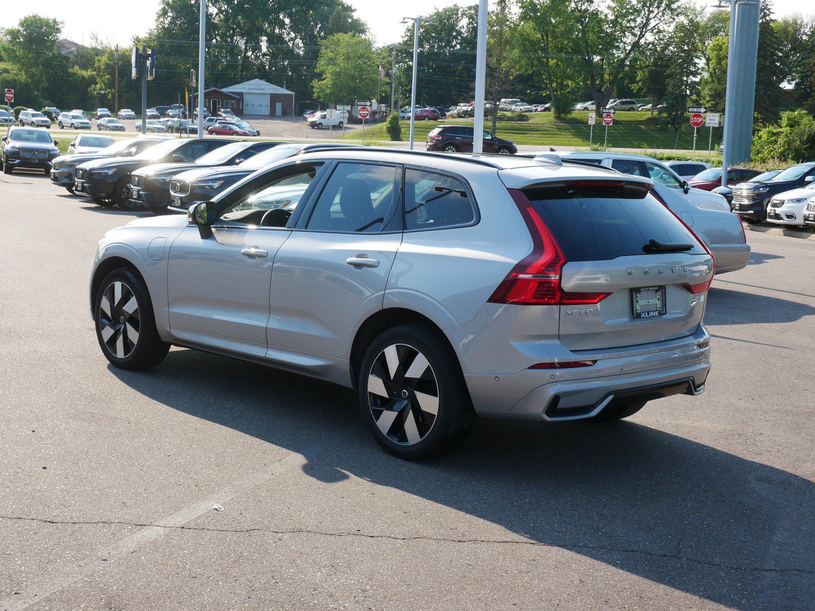 Certified 2024 Volvo XC60 T8 Plus w/ Climate Package AWD/4WD image 5