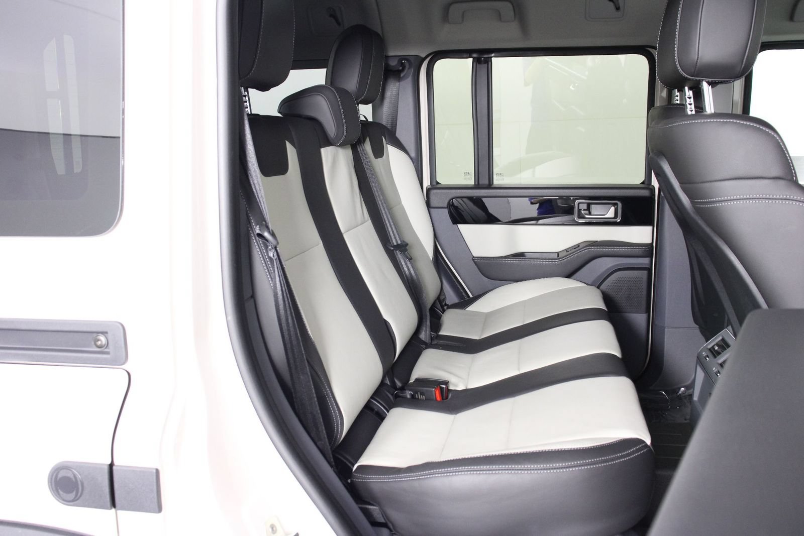 Used 2025 INEOS Grenadier AWD/4WD image 32