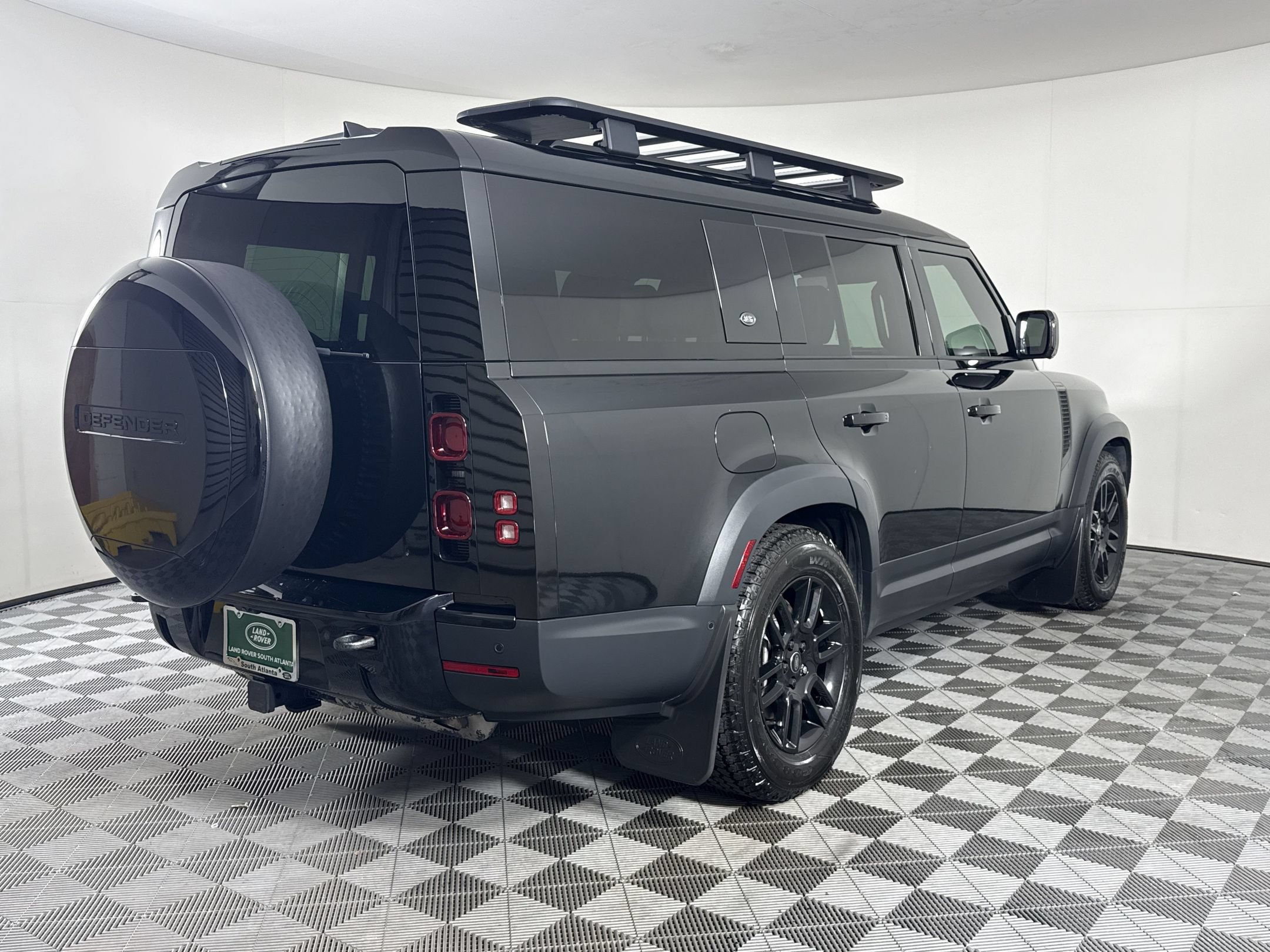 Used 2023 Land Rover Defender 130 SE AWD/4WD image 9