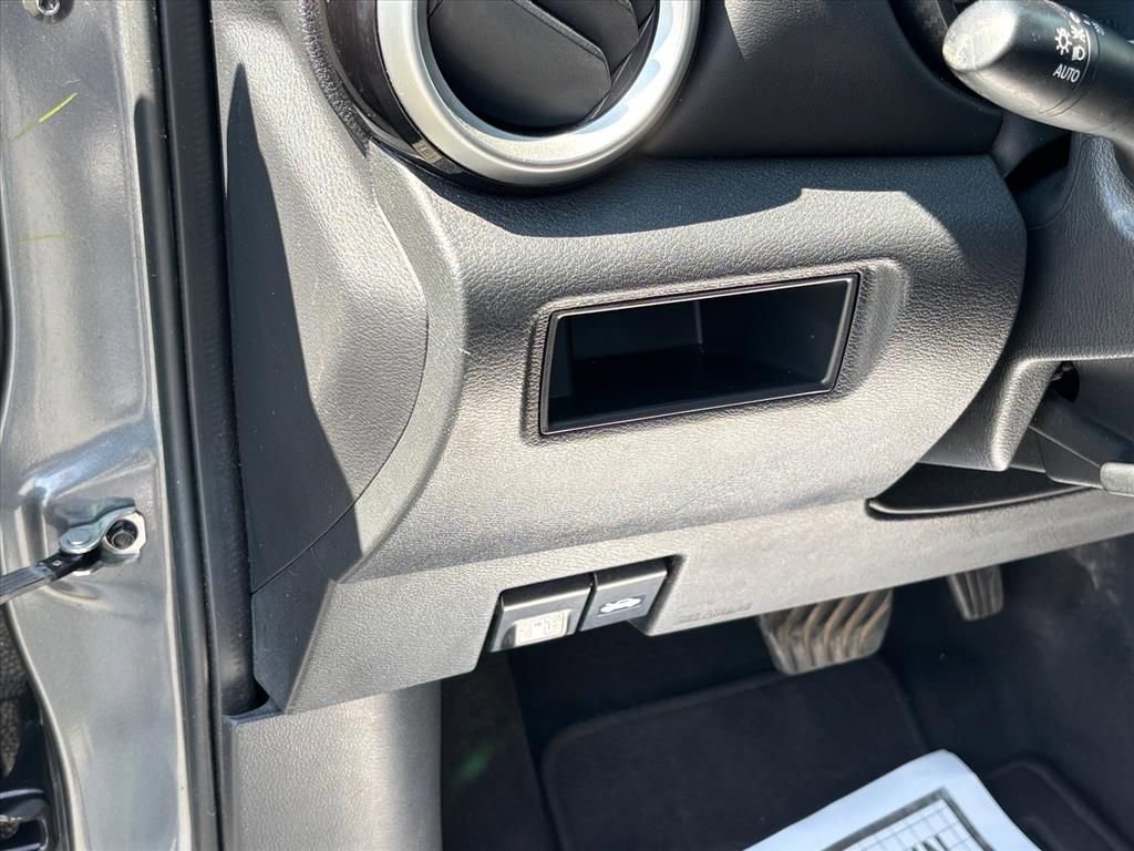 Used 2020 Nissan Versa SR FWD image 8