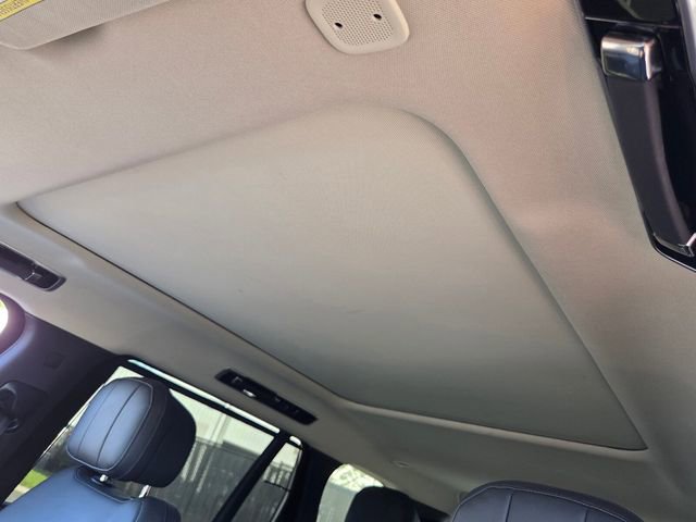 Used 2023 Land Rover Range Rover Long Wheelbase SE image 19