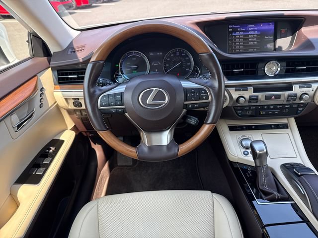 Used 2017 Lexus ES 300h w/ Navigation System Package FWD image 14