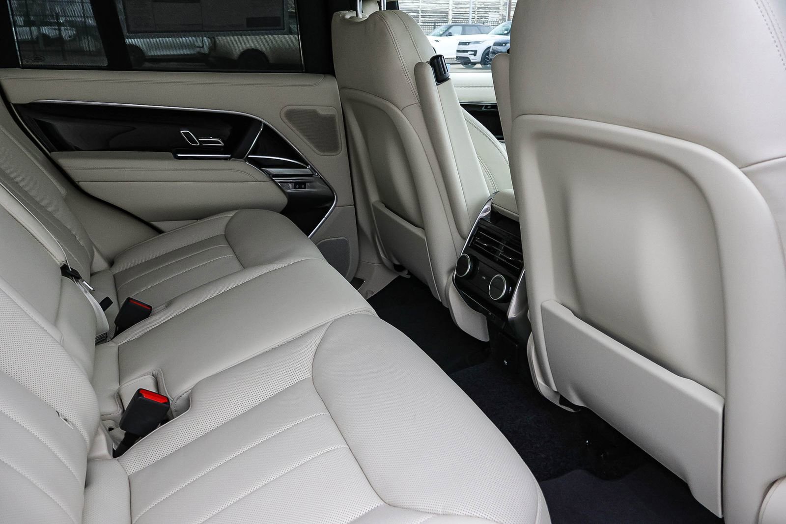 New 2026 Land Rover Range Rover SE image 20