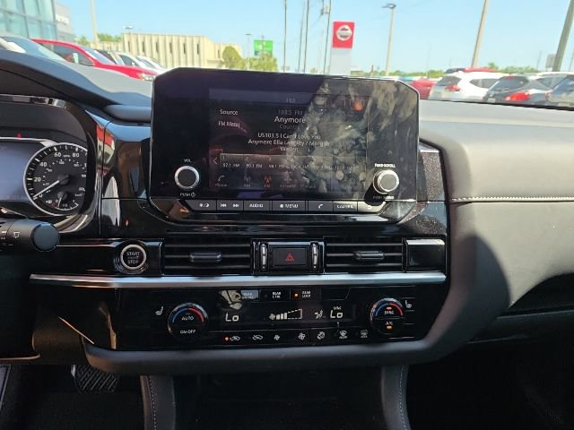 Used 2024 Nissan Pathfinder SV w/ SV Premium Package FWD image 18