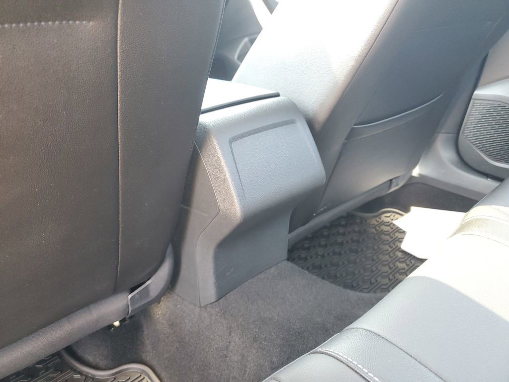 Used 2023 Volkswagen Jetta SE image 32