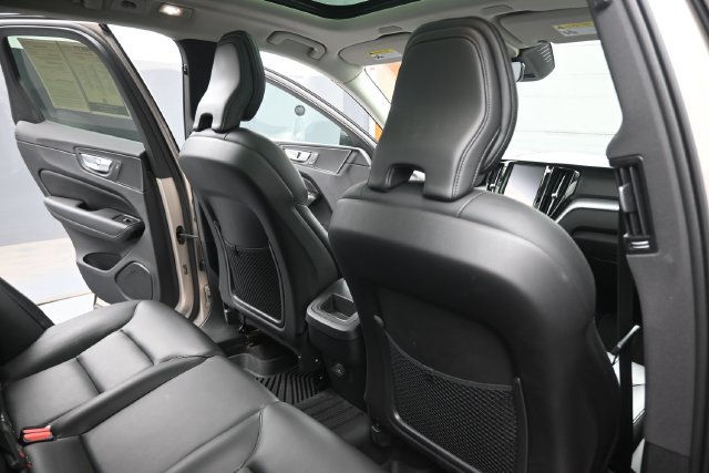 Used 2025 Volvo XC60 B5 Core AWD/4WD image 25