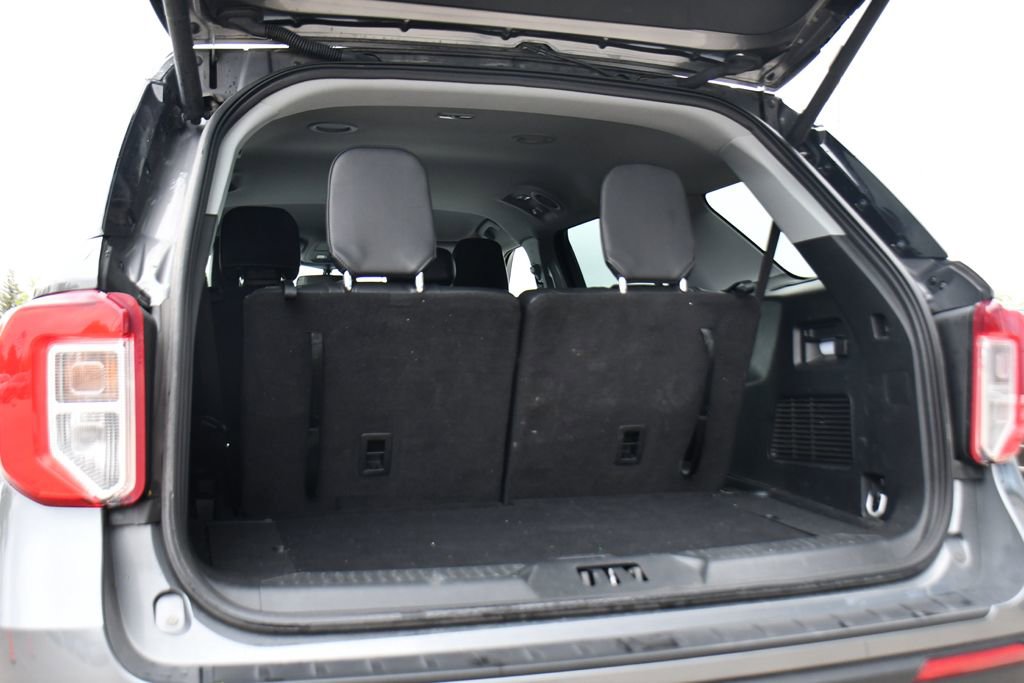 Used 2023 Ford Explorer XLT w/ Equipment Group 202A AWD/4WD image 18