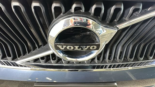 Used 2021 Volvo XC40 T4 Momentum FWD image 9