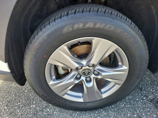 Used 2022 Toyota RAV4 LE image 17