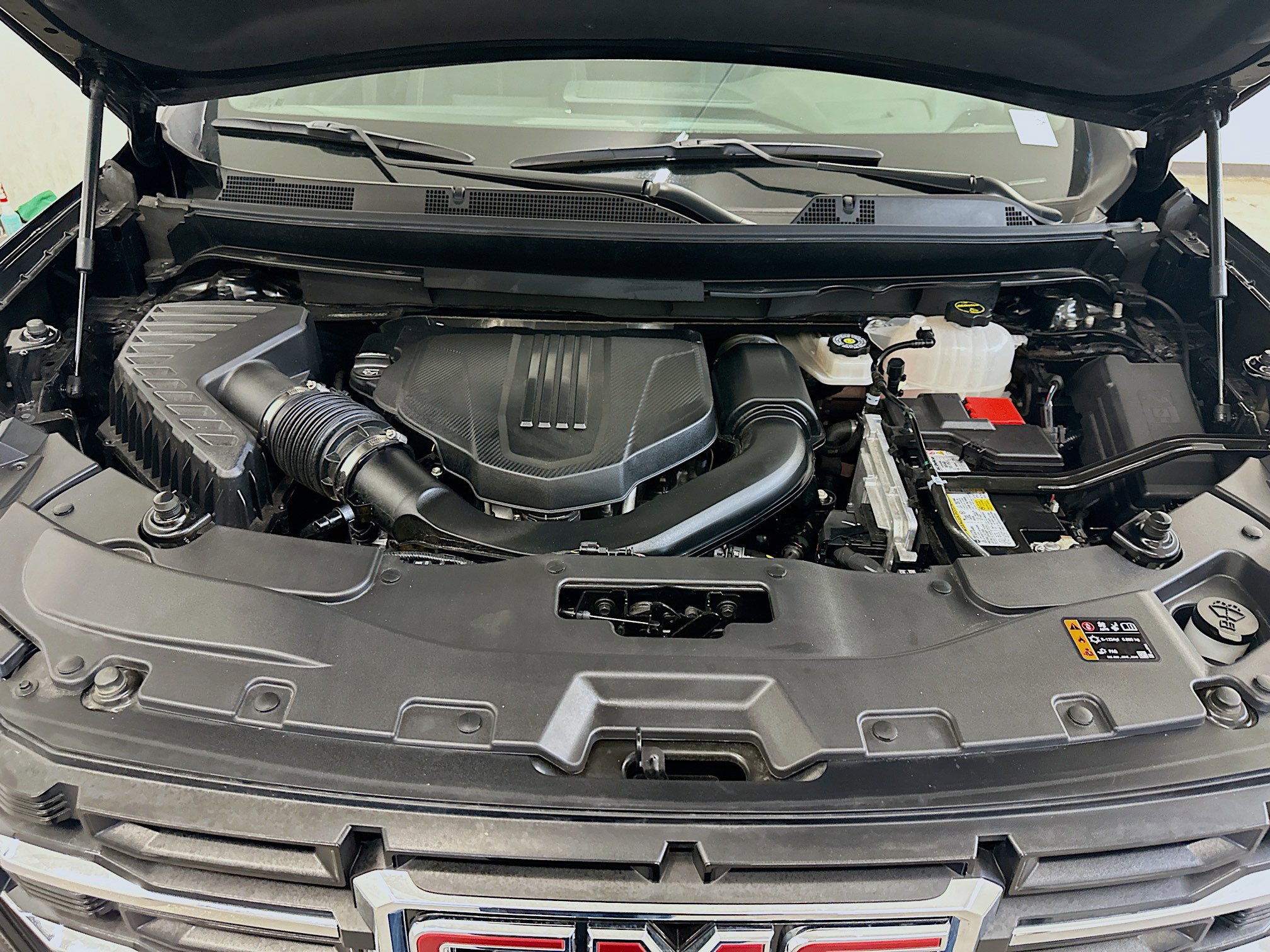 Used 2025 GMC Acadia Elevation image 36