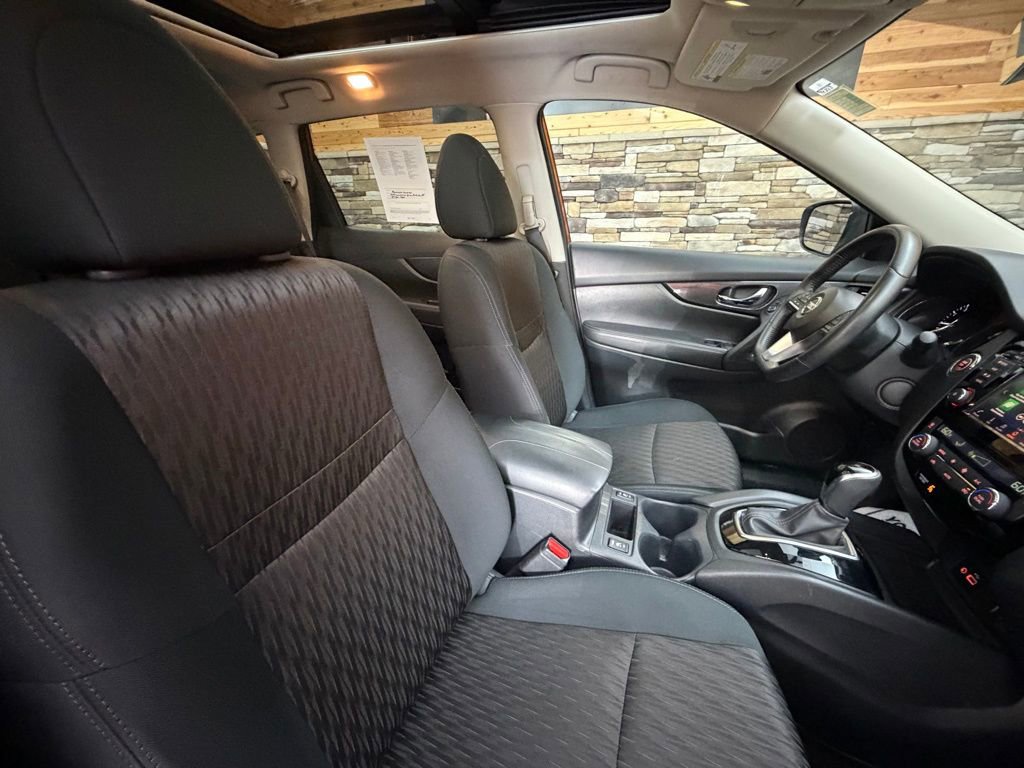 Used 2018 Nissan Rogue SV w/ Sun & Sound Touring Package image 15