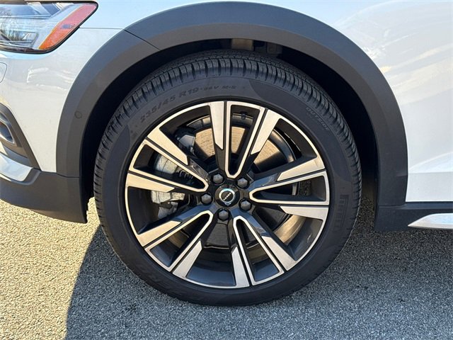 Used 2024 Volvo V60 B5 Cross Country Ultimate image 8