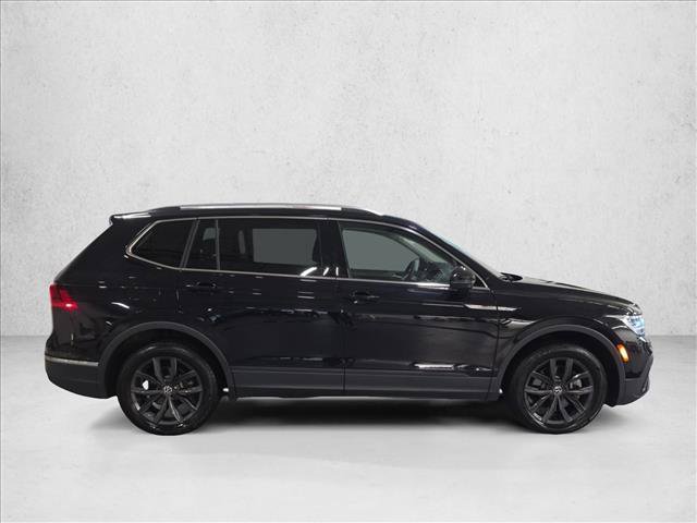 Used 2024 Volkswagen Tiguan SE w/ Panoramic Sunroof Package AWD/4WD image 4