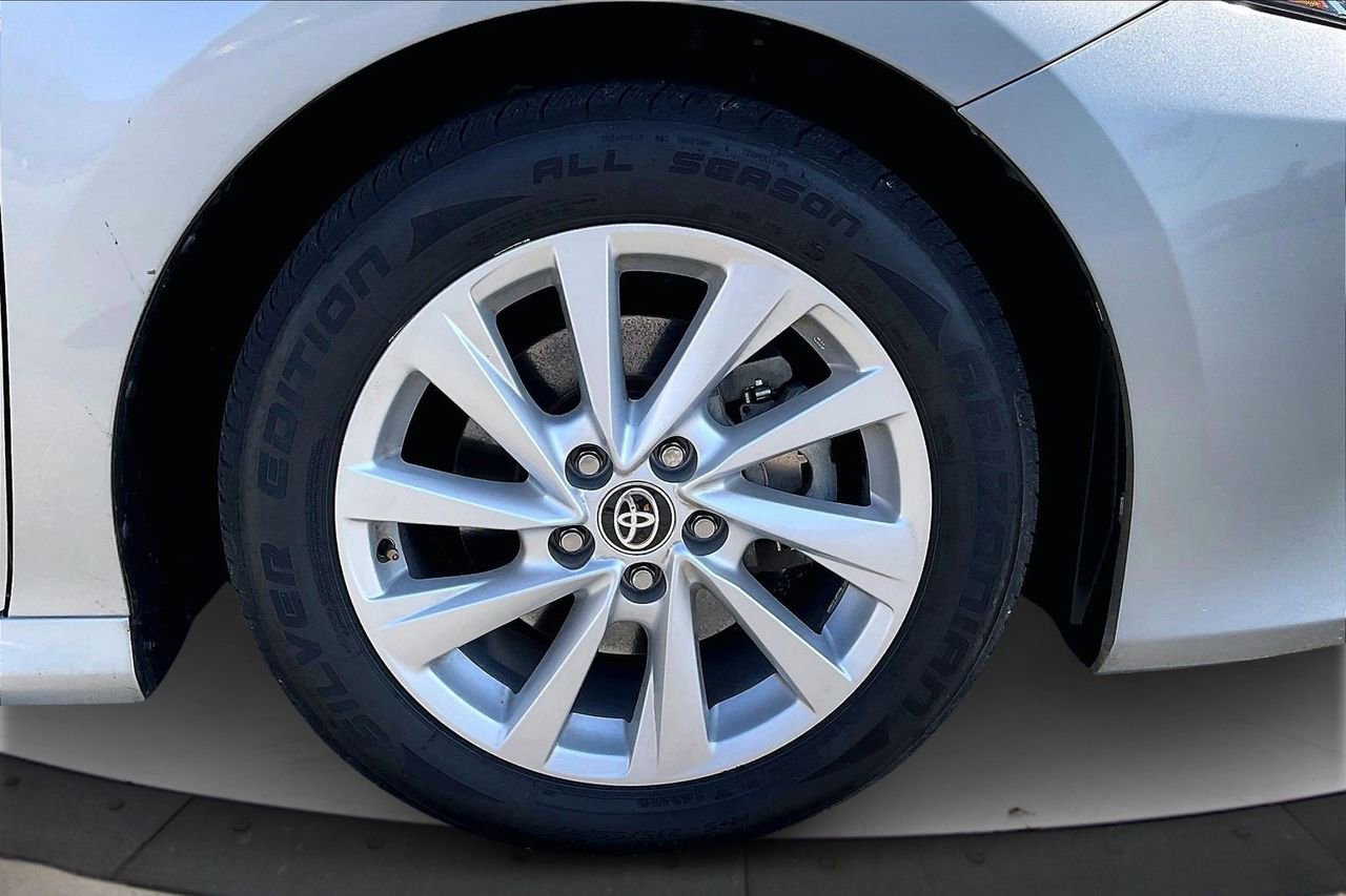 Used 2021 Toyota Camry LE image 32