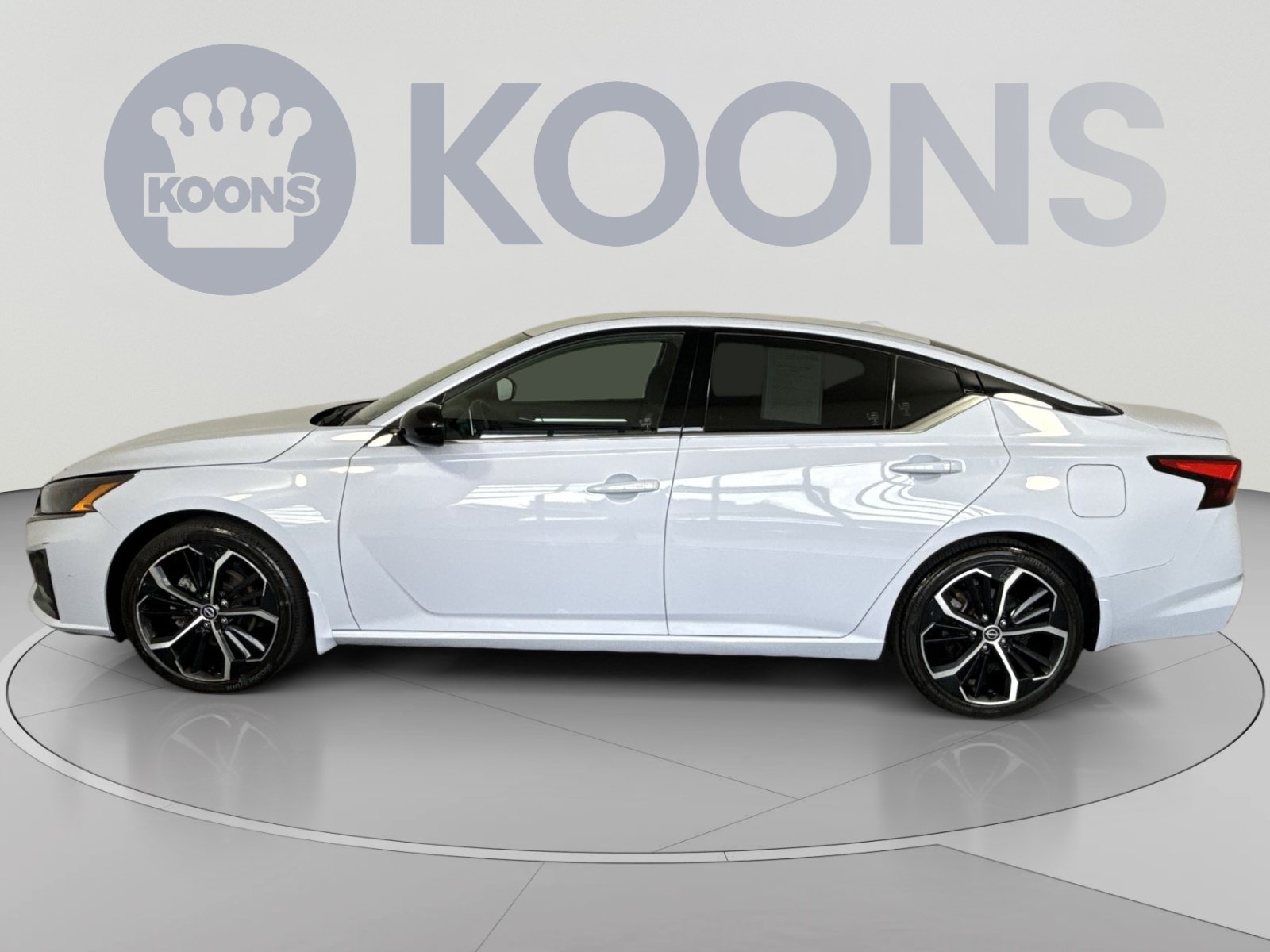 Used 2025 Nissan Altima 2.5 SR FWD image 2
