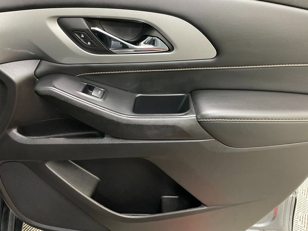 Used 2021 Chevrolet Traverse LT image 37