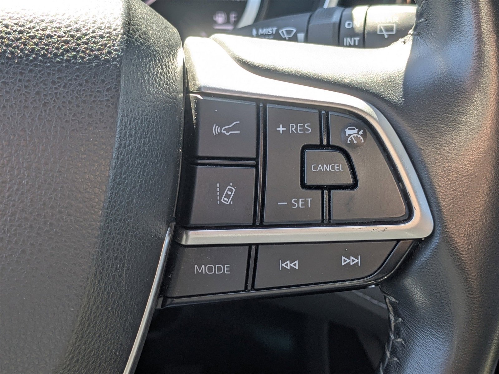 Used 2024 Toyota Highlander XLE image 30