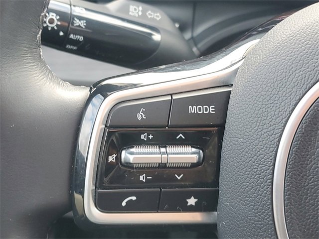 Certified 2023 Kia Carnival EX image 23