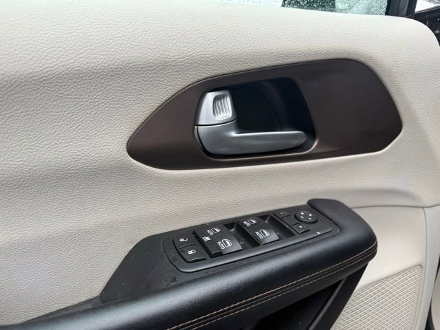 Used 2017 Chrysler Pacifica Touring-L Plus w/ Advanced Safetytec Group FWD image 10