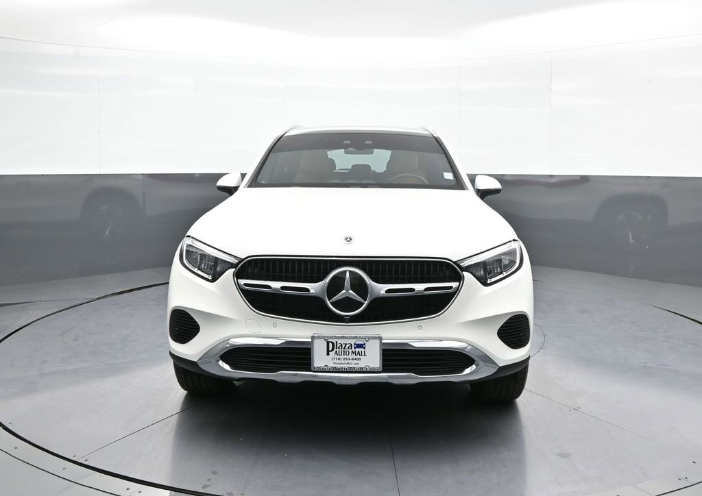 Used 2025 Mercedes-Benz GLC 350e 4MATIC image 2