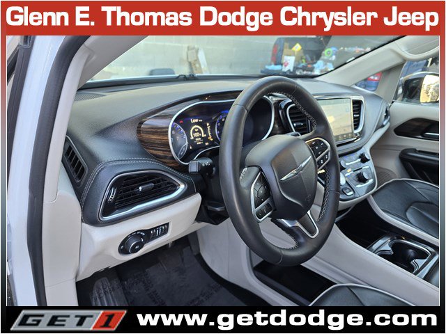 Certified 2024 Chrysler Pacifica Limited image 13