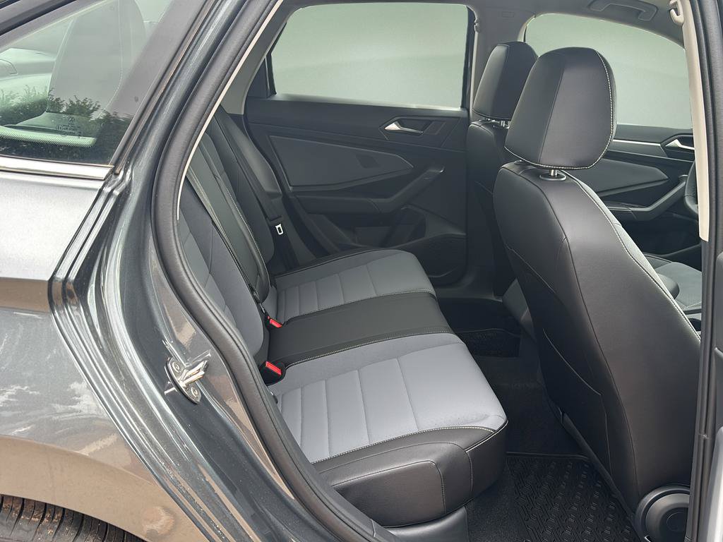 New 2026 Volkswagen Jetta SE FWD image 13