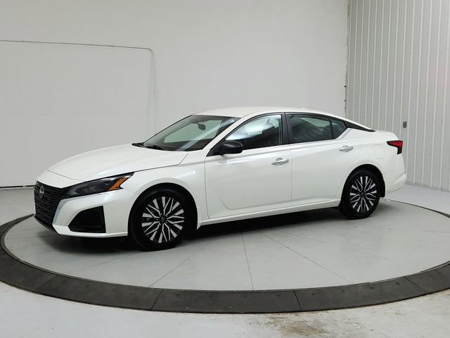 Used 2025 Nissan Altima 2.5 SV FWD image 3