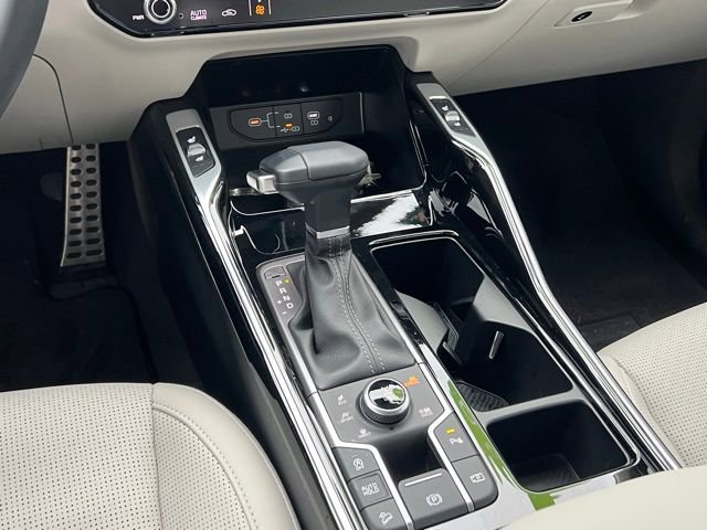 Used 2025 Kia Sorento SX image 19